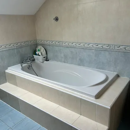 Maison Familiale Avec Piscine Holiday home Aix-les-Bains