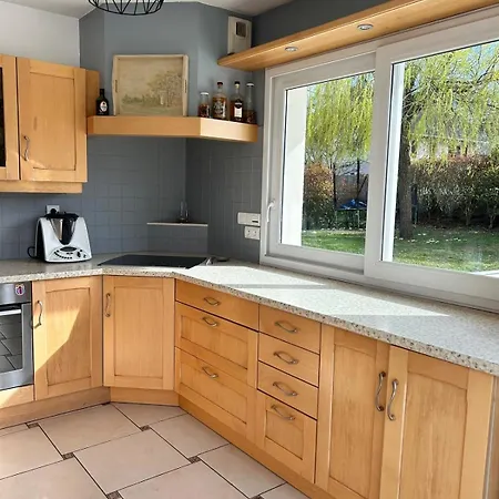 Maison Familiale Avec Piscine Holiday home *