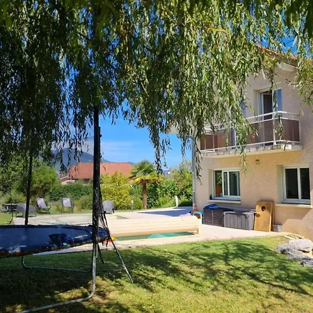 Maison Familiale Avec Piscine Holiday home Aix-les-Bains